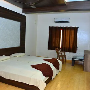 https://mm-tourist-home.kerala-hotels.net